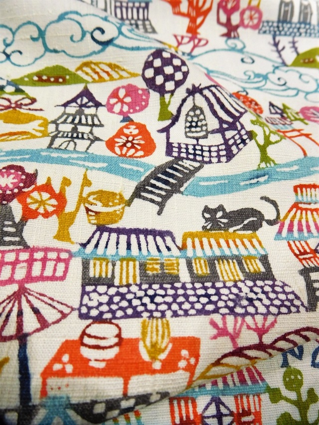 関美穂子さんが染め上げたメルヘンの世界。型絵染の美しい九寸名古屋帯