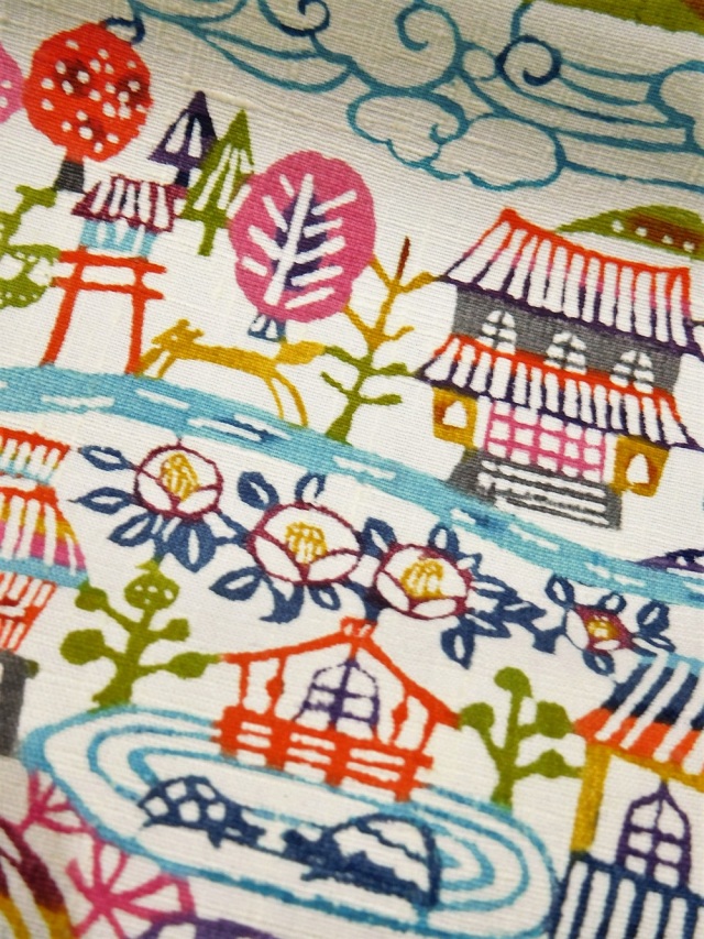 関美穂子さんが染め上げたメルヘンの世界。型絵染の美しい九寸名古屋帯