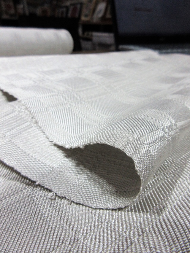 柳崇が生み出す極上の絹布、2017年 美しいキモノ 冬号掲載。