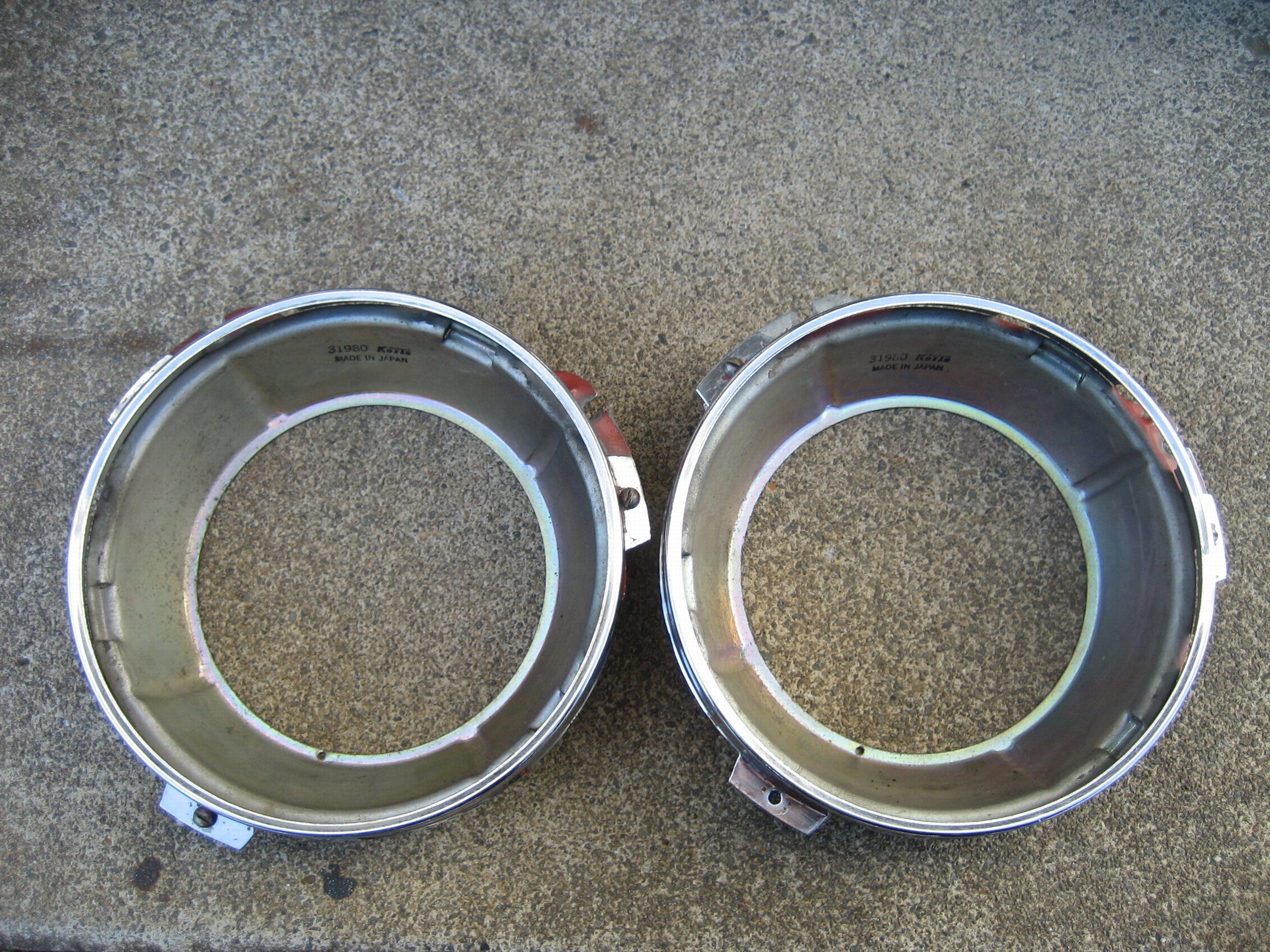 '63～'68くらいまで？KOITOシールドビーム用？ライトリテーリングリング、ライトベース？2個セット　中古美品