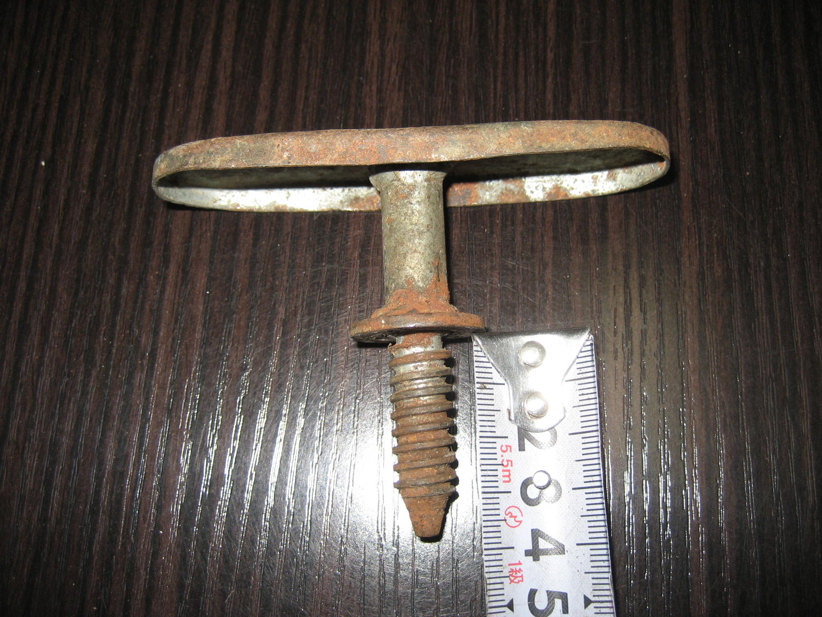 日産　車種不明　スペアタイヤクランプ　中古