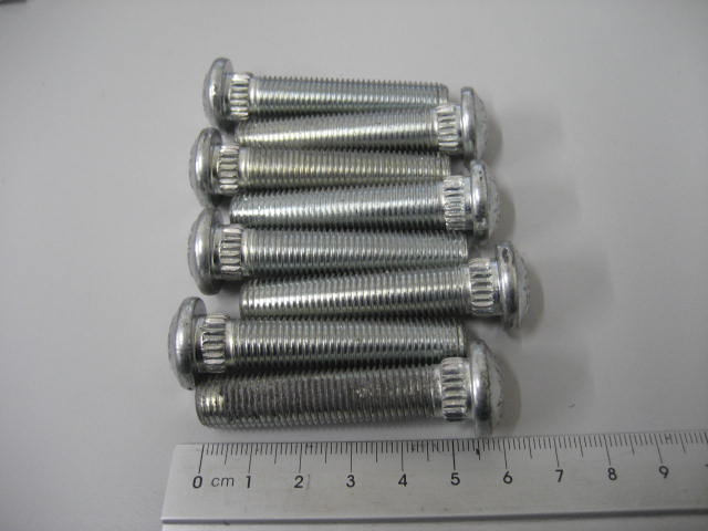 アメ車用ハブボルト7/16-20山　全長6mm　首下53.mm　8本　未使用長期在庫品