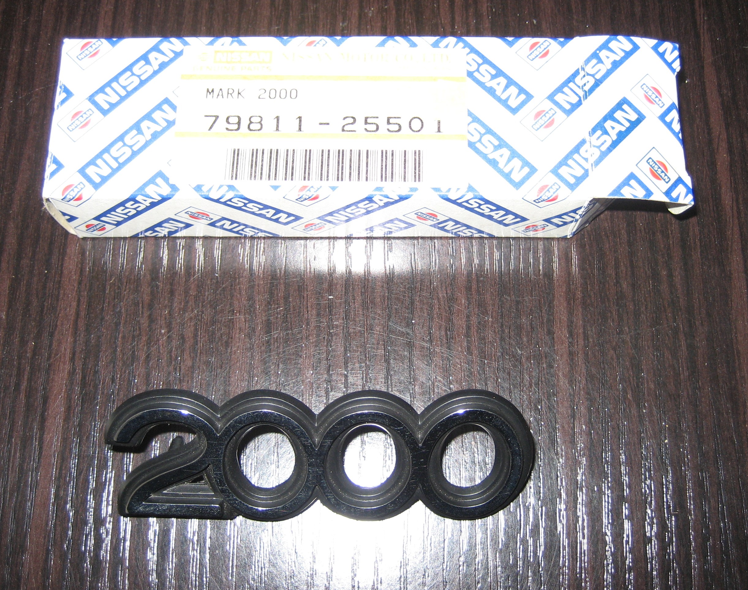 SR311用2000エンブレム　プラスチック　1個　未使用長期在庫品