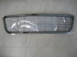 SP310フロントグリルの枠と千鳥格子の板　レストアベース