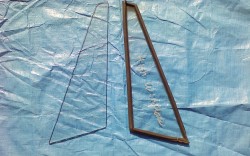 '68～SR311用三角窓ガラス　2枚左右分　中古