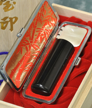 手彫り印鑑　黒水牛角（最高級芯持）　21mm