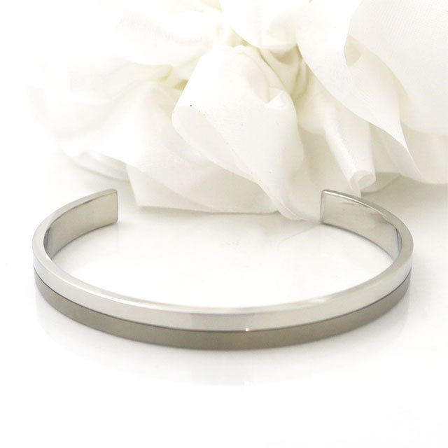 vie ツートーンデザインバングル