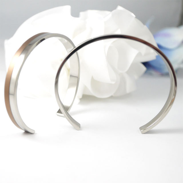 vie ツートーンデザインバングル