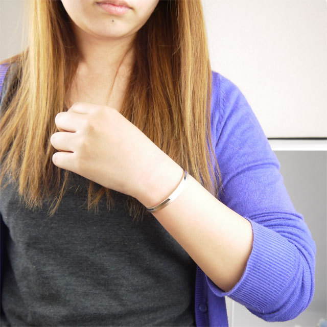 vie ツートーンデザインバングル