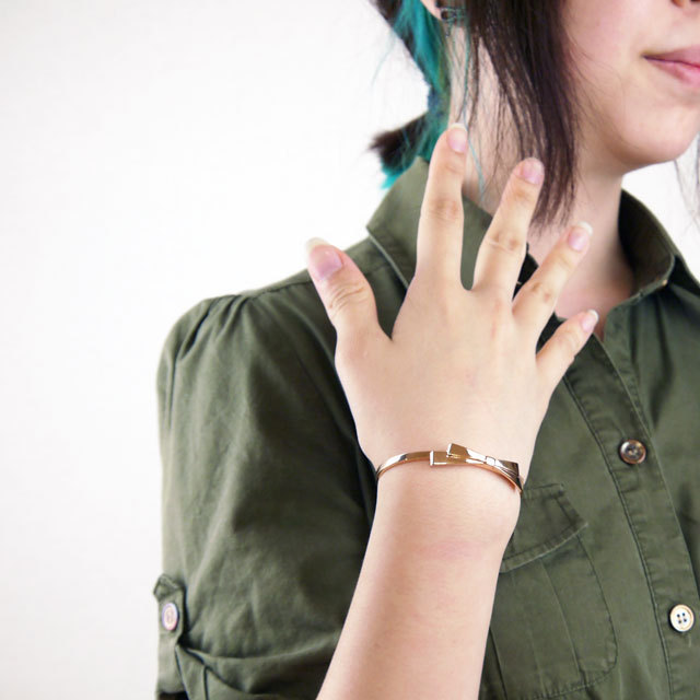 vie リボンデザインバングル ピンクゴールド 