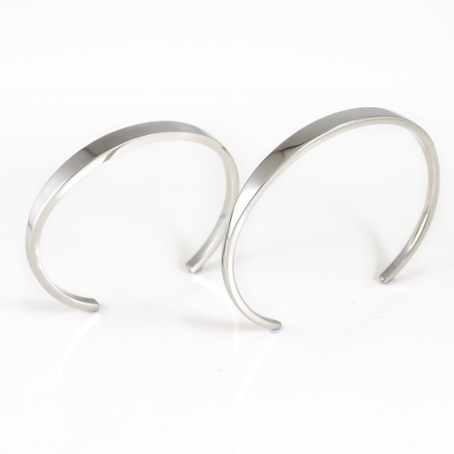 シンプルカーブデザインバングル