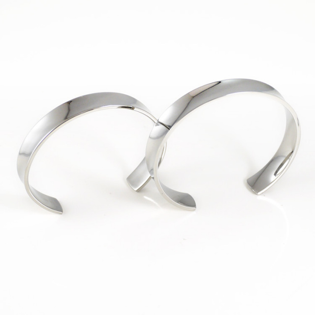 インサイドカーブデザインバングル