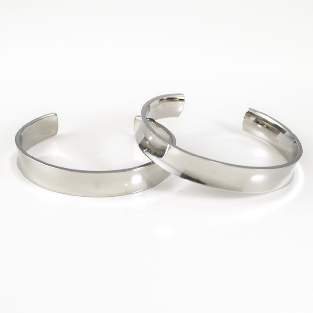 インサイドカーブデザインバングル