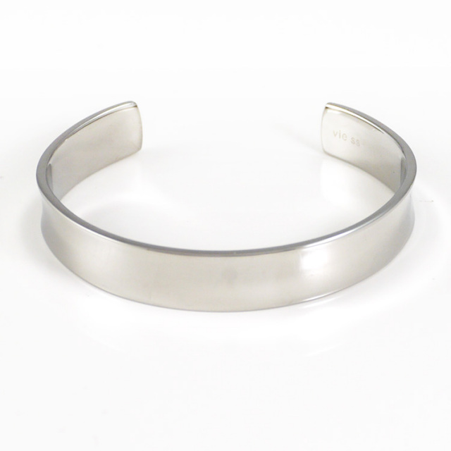 インサイドカーブデザインバングル