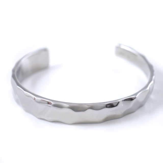 槌目デザインワイドバングル