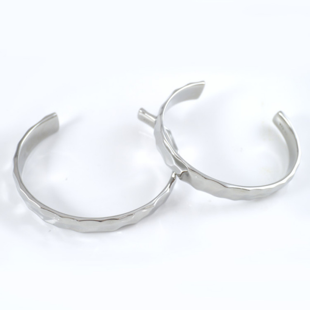 槌目デザインワイドバングル