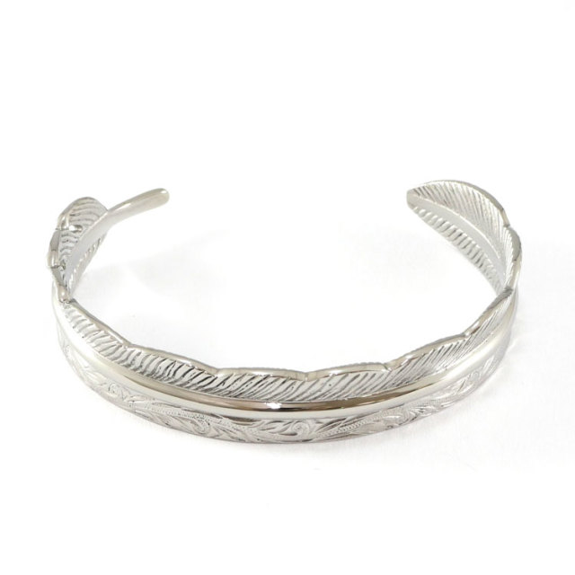 スクロールフェザーバングル