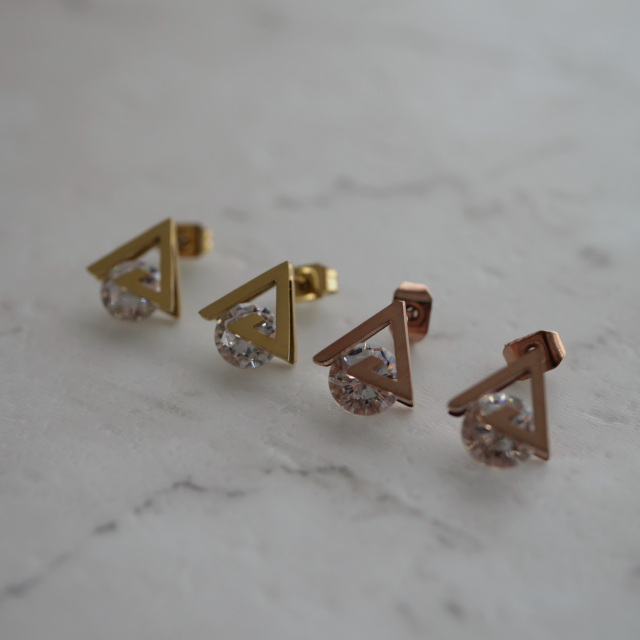 金属アレルギー対応 ステンレスピアス トライアングルジュエルピアス スタッドピアスファーストピアス セカンドピアス フープピアス 両耳用 pi050