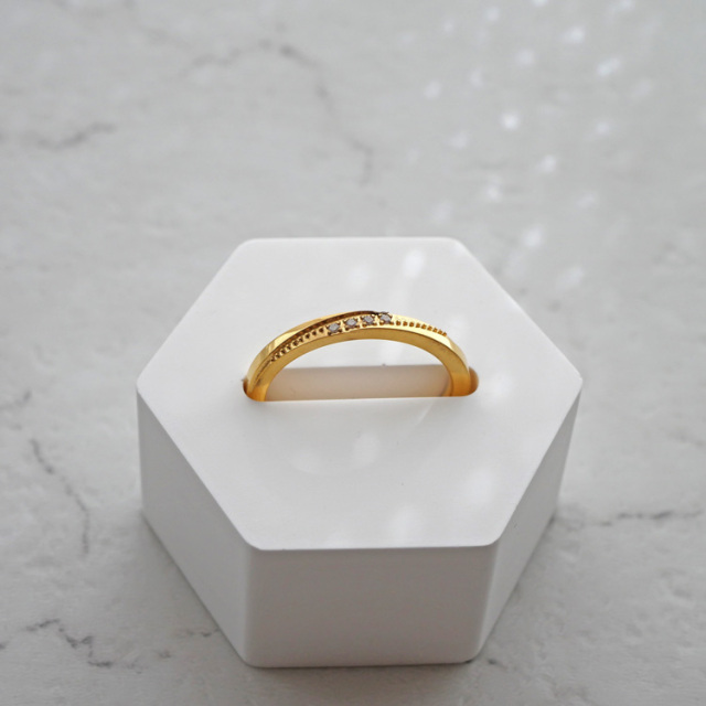 1000円ポッキリ ステンレスリング 四粒のジルコニアが輝く ゴールドエレガントリング 金属アレルギー 316L ニッケルフリー r-m7703