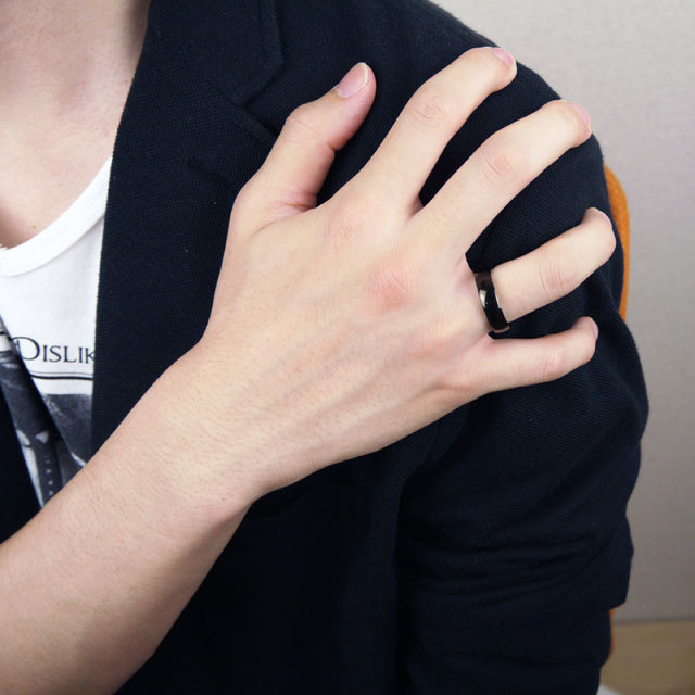 vie プレーンラウンドブラックリング