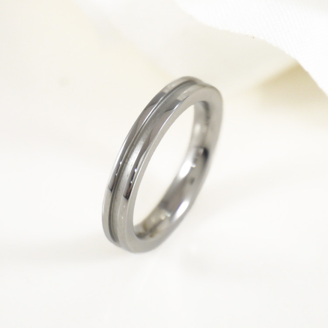 細身のグルーブデザインリング