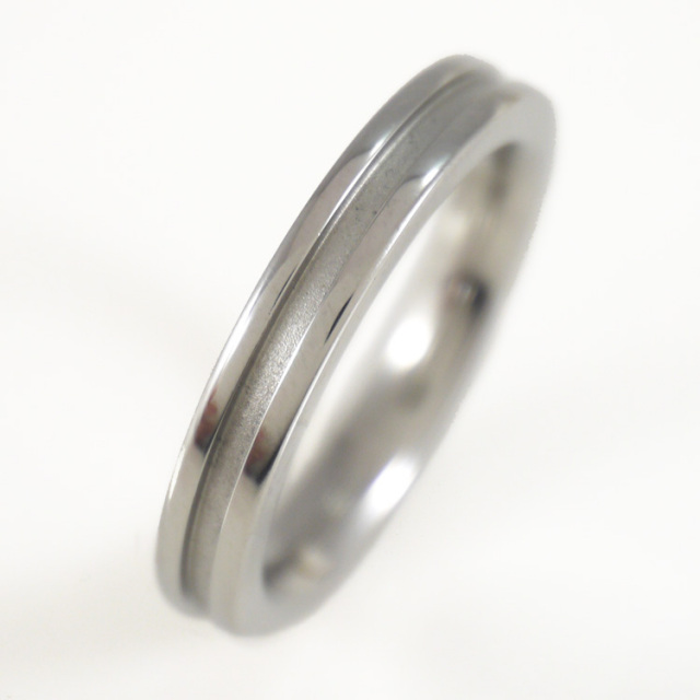細身のグルーブデザインリング