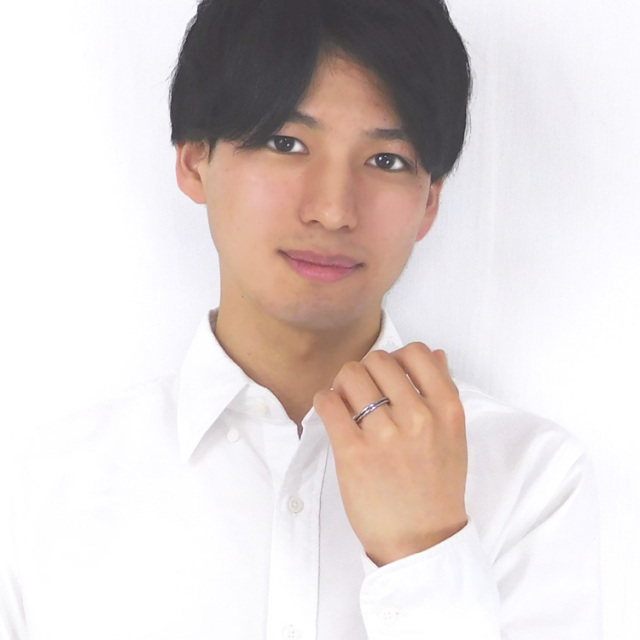 細身のグルーブデザインリング