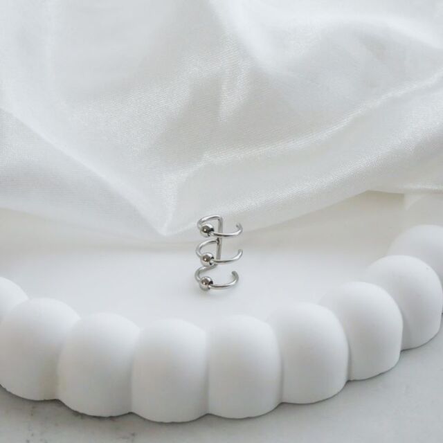 【片耳1個売りSALE】3連フェイクピアス（片耳用）イヤーカフ rsfx-04