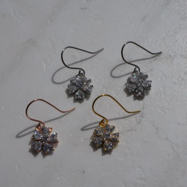 金属アレルギー対応 ステンレスピアス スウェイフラワーステンレスピアス（両耳用） 金属アレルギー 316L scea011