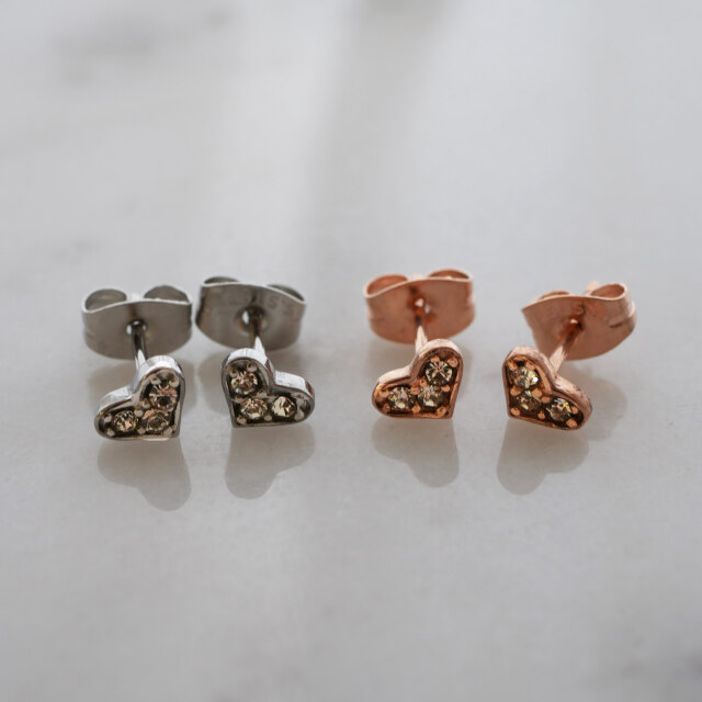 金属アレルギー対応 ステンレスピアス トリプルジュエルハートピアス（両耳用）金属アレルギー 316L sces349