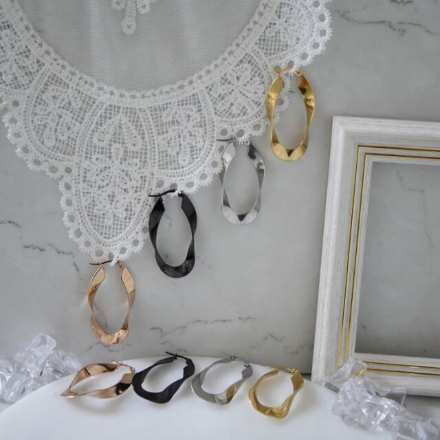 金属アレルギー対応 ステンレスピアス プレートウェーブフープピアス シルバー イエローゴールド ローズゴールド（ピンクゴールド） ブラック（両耳用）　金属アレルギー 316L サージカルステンレス　 se3546