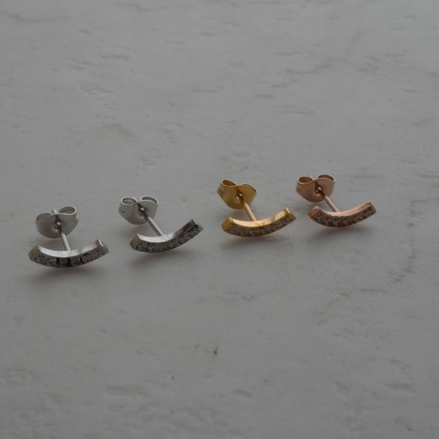 金属アレルギー対応 ステンレスピアス ジュエルカーブラインピアス スタッドピアス ファーストピアス セカンドピアス スポーツ プール 両耳用 se4249
