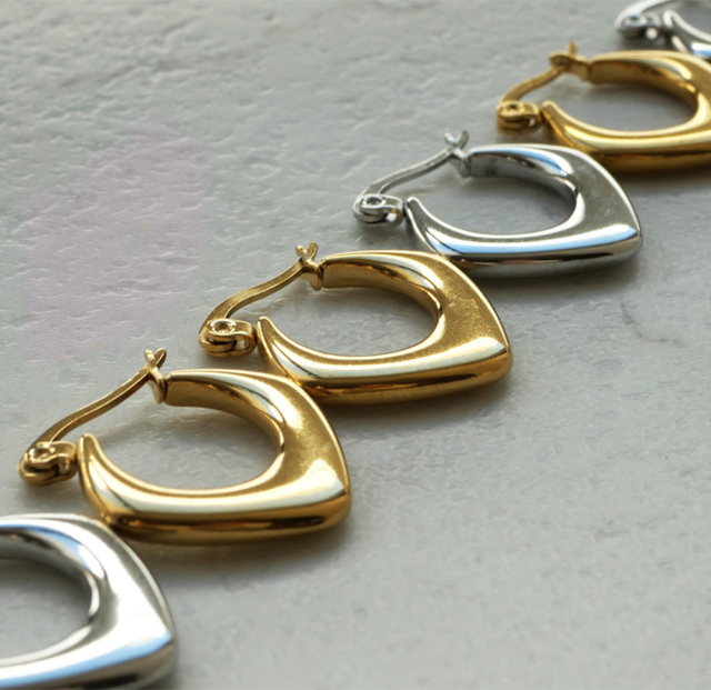 ☆MISSOMA☆ 18Kゴールドプレート Entwine チャンキーピアス MISSOMA LW チャンキー エントワイン フープ ピアス 送料関税込
