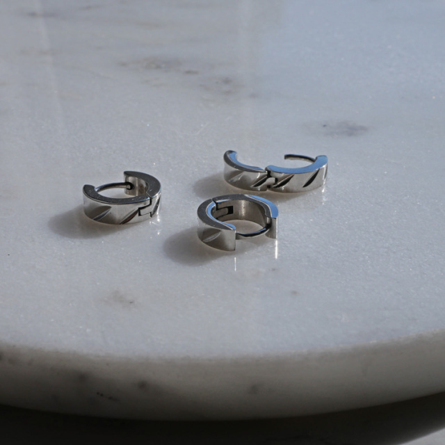 [在庫処分]金属アレルギー対応 ダイアカッティングピアス フープピアス つけっぱなし キャッチレス sse-005