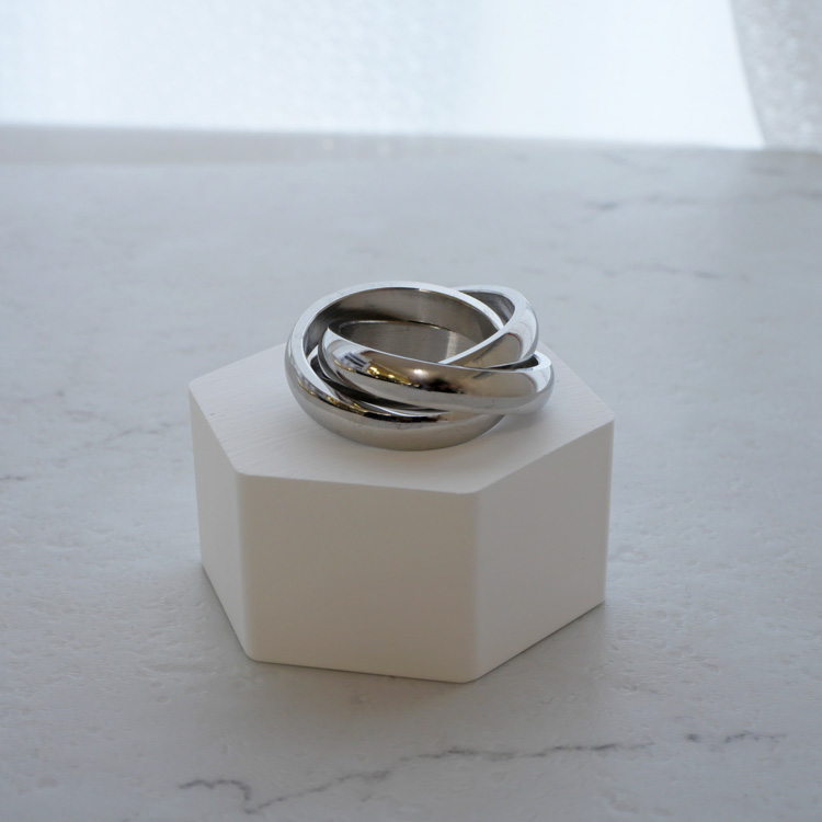 金属アレルギー対応 ステンレスリング シルバートリニティ3連ステンレスリング トリニティリング 指輪 316L r-m0002