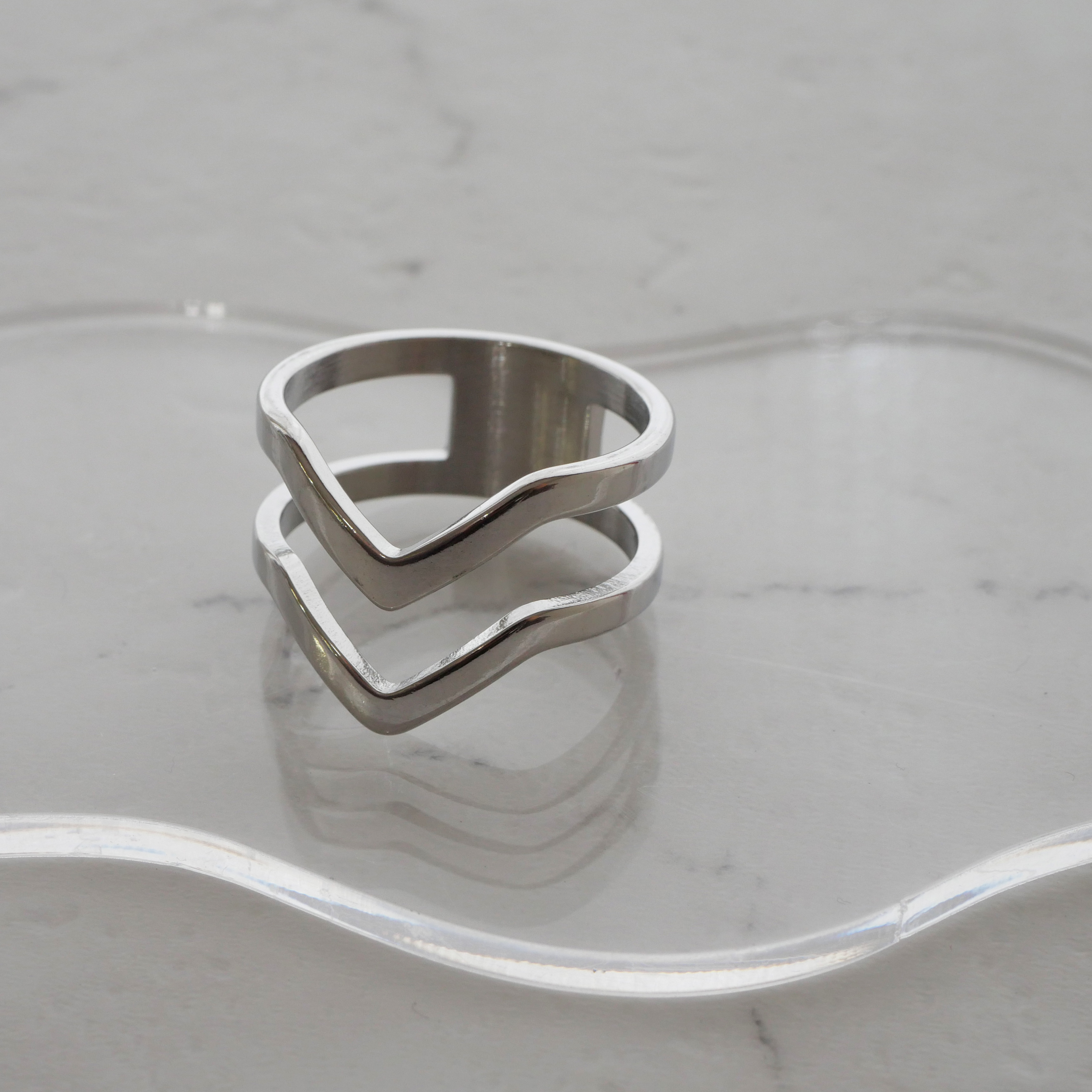 1000円ポッキリ 金属アレルギー対応 ダブルシェブロンステンレスリング r-m6585