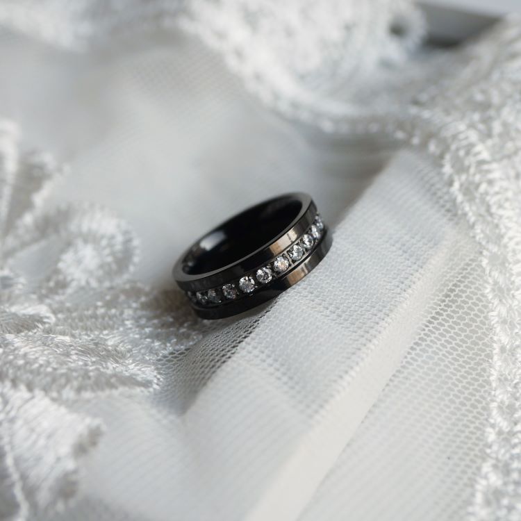 キュービックジルコニアブラックチタンリング r-ti-3816