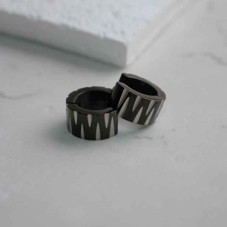 在庫処分 金属アレルギー対応 インスパイアカッティングピアス フープピアス つけっぱなし キャッチレス se2124