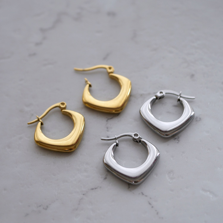 金属アレルギー対応 ダイヤモンドシェイプフープピアス se4558