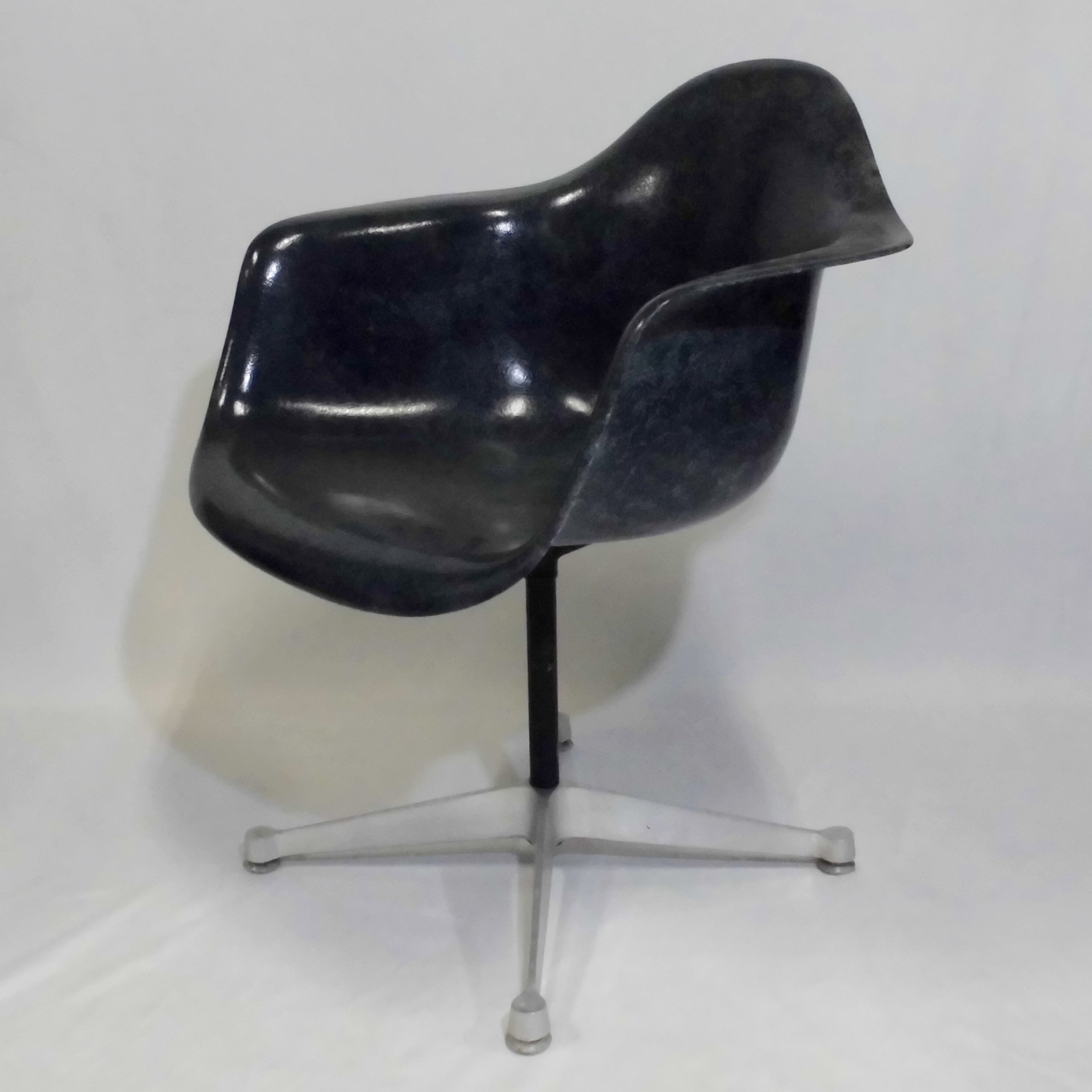 Eames Arm Shell Chair