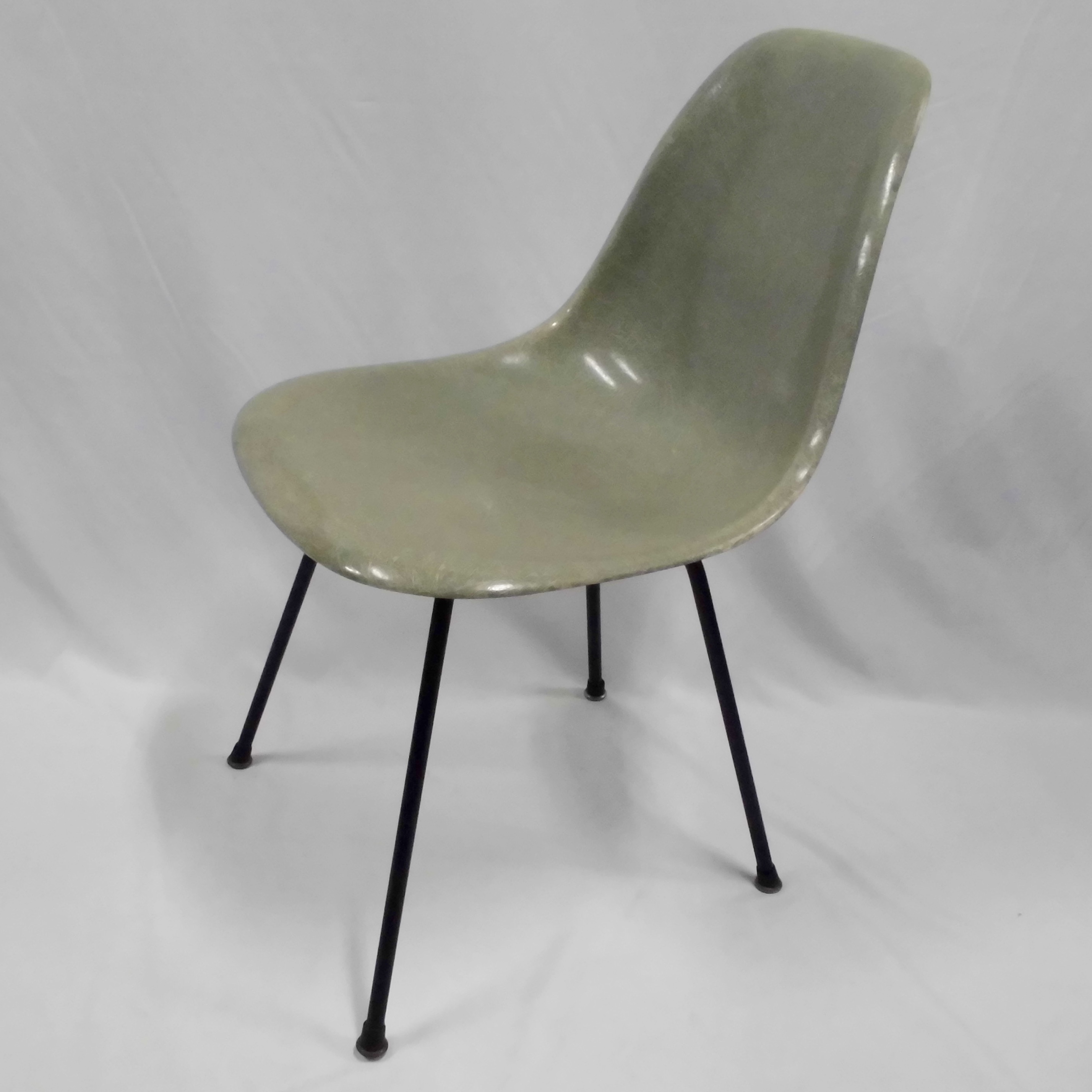 Eames Side Shell Chair