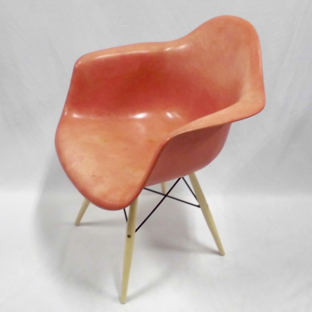 Eames Arm Shell Chair