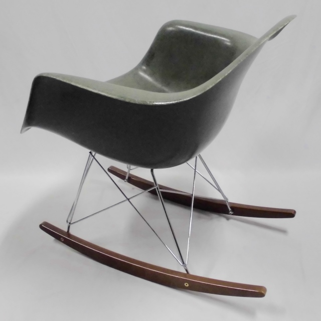 Eames Arm Shell Chair