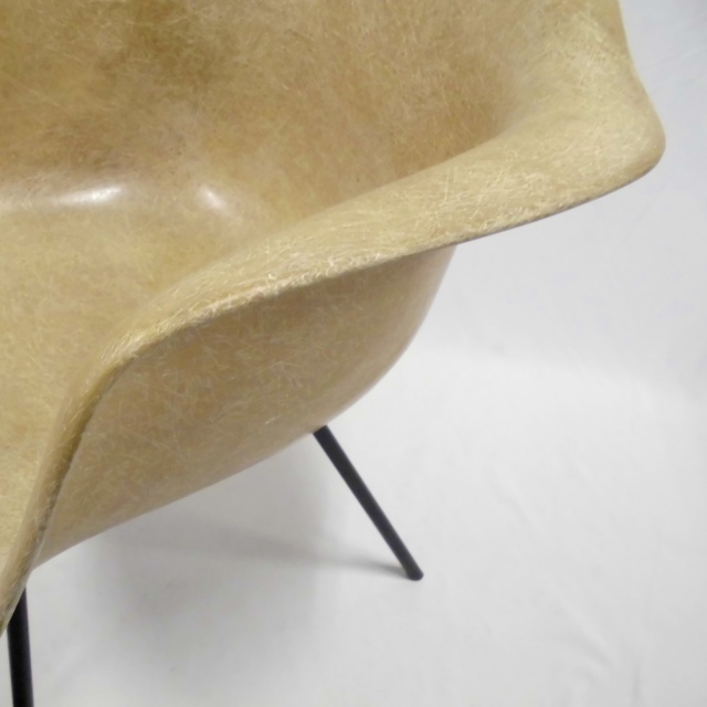 Eames Arm Shell Chair