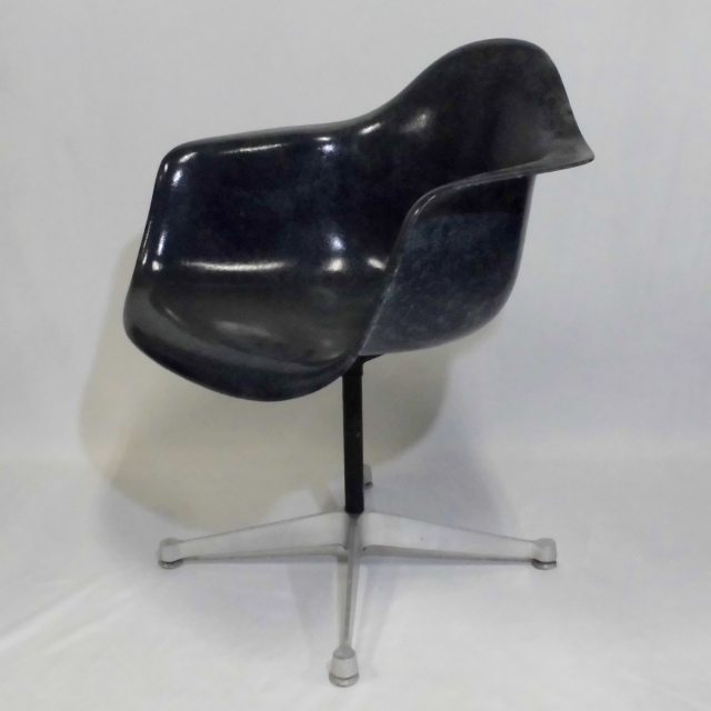 Eames Arm Shell Chair