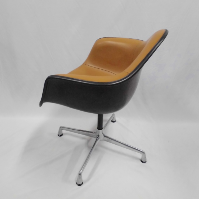 Eames Arm Shell Chair