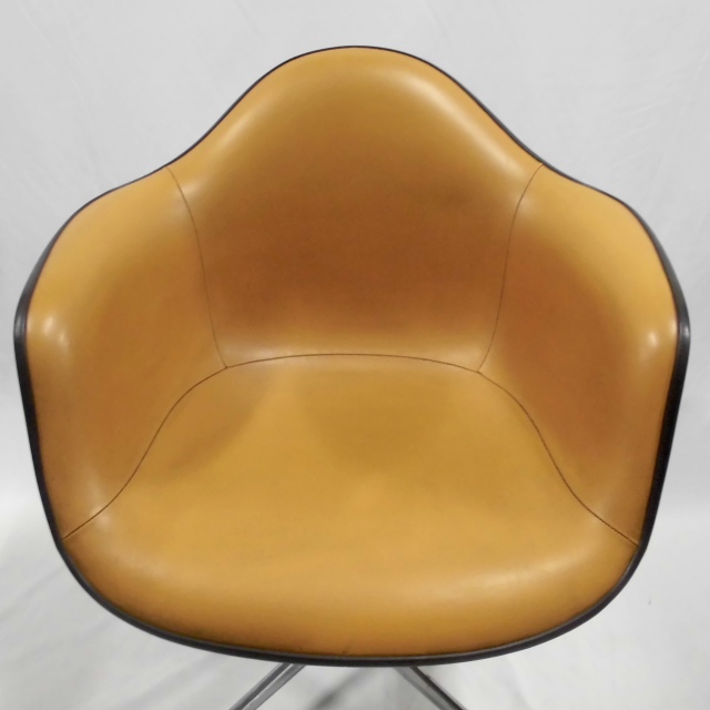Eames Arm Shell Chair