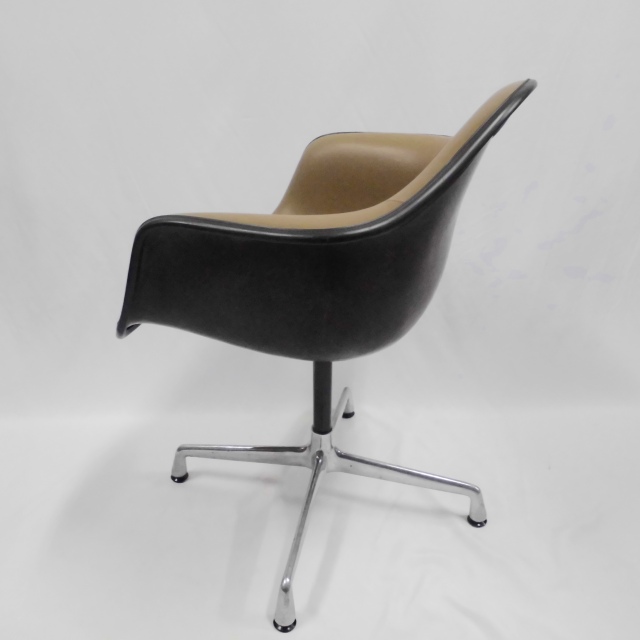 Eames Arm Shell Chair