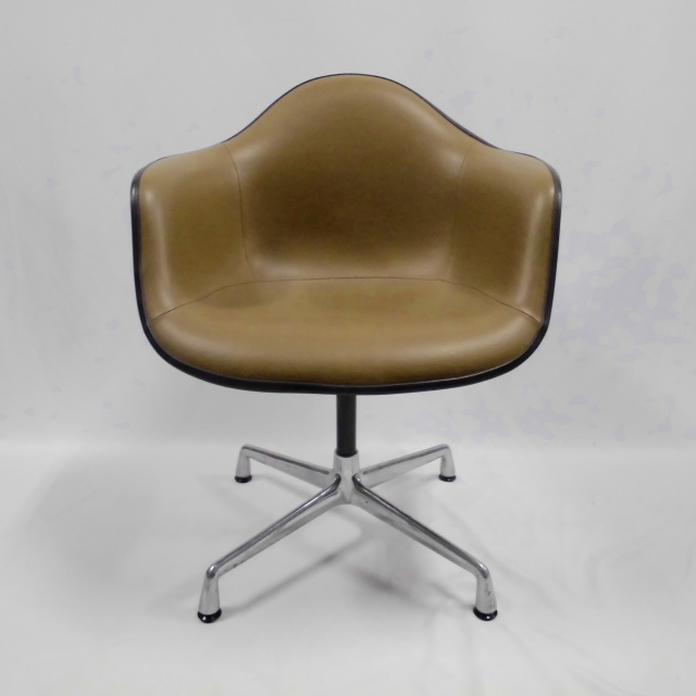 Eames Arm Shell Chair