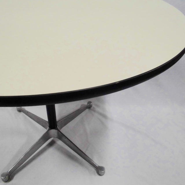 Eames contract base table 900